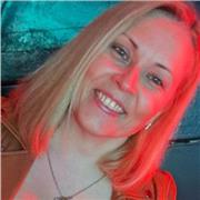 Profesora de contabilidad apta para todas las edades y niveles